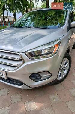 Внедорожник / Кроссовер Ford Escape 2019 в 