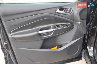 Позашляховик / Кросовер Ford Escape 2013 в 