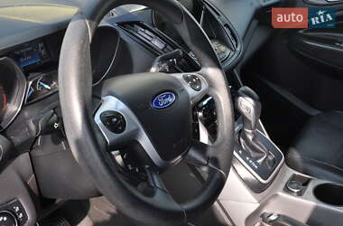 Позашляховик / Кросовер Ford Escape 2013 в 