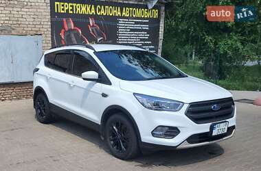 Внедорожник / Кроссовер Ford Escape 2016 в 