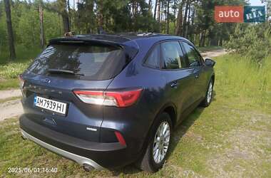 Позашляховик / Кросовер Ford Escape 2020 в 