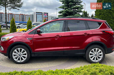 Внедорожник / Кроссовер Ford Escape 2018 в 
