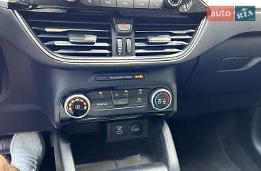 Внедорожник / Кроссовер Ford Escape 2022 в 