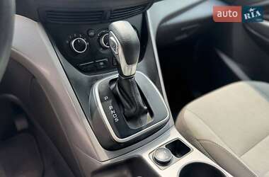 Позашляховик / Кросовер Ford Escape 2013 в 