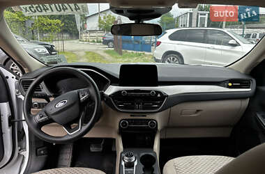 Внедорожник / Кроссовер Ford Escape 2020 в 