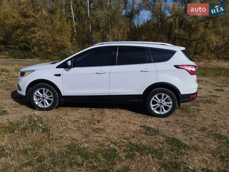 Внедорожник / Кроссовер Ford Escape 2017 в Сумах