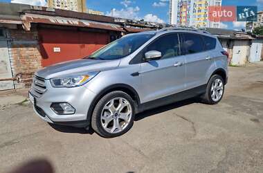 Внедорожник / Кроссовер Ford Escape 2019 в 