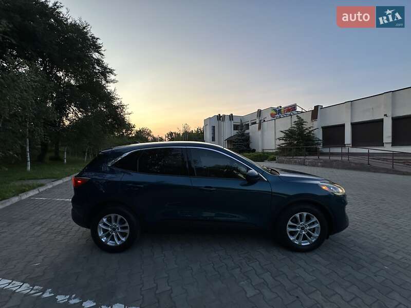 Внедорожник / Кроссовер Ford Escape 2020 в Павлограде