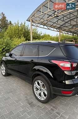 Позашляховик / Кросовер Ford Escape 2018 в 