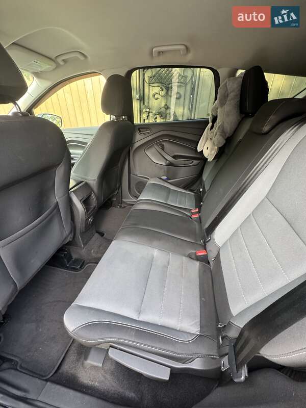 Внедорожник / Кроссовер Ford Escape 2017 в Хмельницком