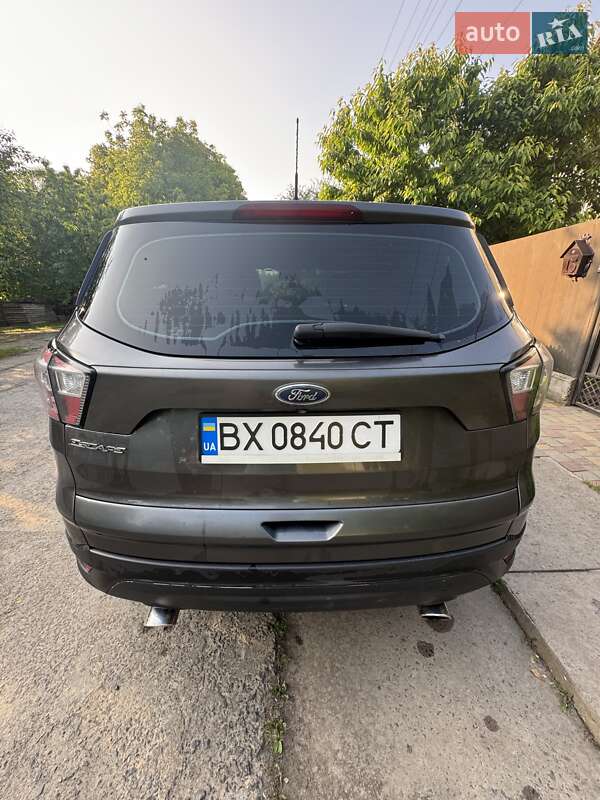 Внедорожник / Кроссовер Ford Escape 2017 в Хмельницком