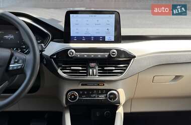 Внедорожник / Кроссовер Ford Escape 2020 в 