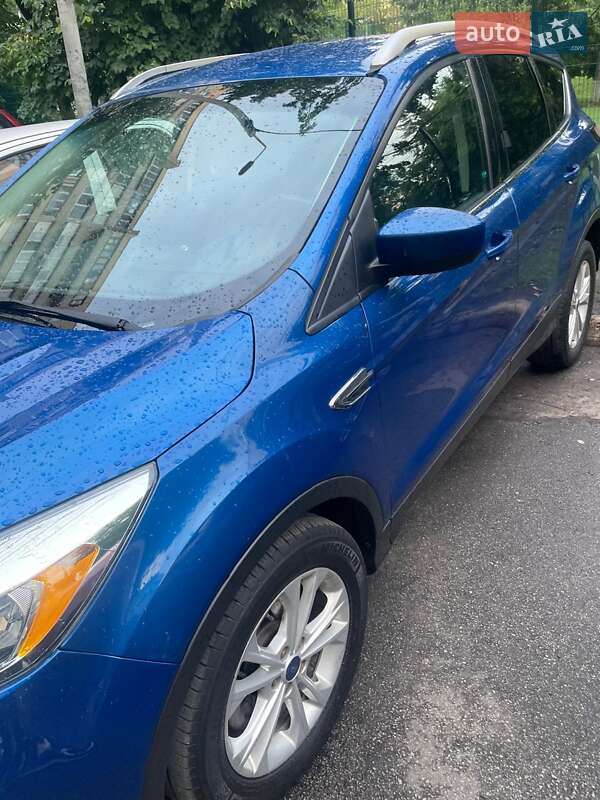 Внедорожник / Кроссовер Ford Escape 2017 в Киеве