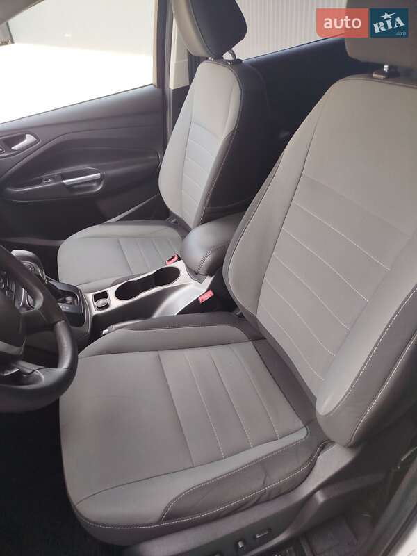 Внедорожник / Кроссовер Ford Escape 2016 в Дубно