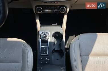 Внедорожник / Кроссовер Ford Escape 2020 в 