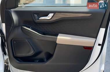 Внедорожник / Кроссовер Ford Escape 2020 в 