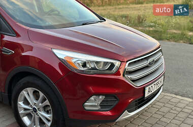 Внедорожник / Кроссовер Ford Escape 2016 в 
