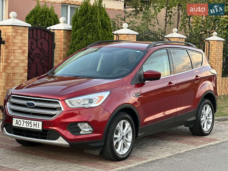 Внедорожник / Кроссовер Ford Escape 2016 в 