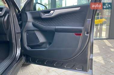 Внедорожник / Кроссовер Ford Escape 2020 в 