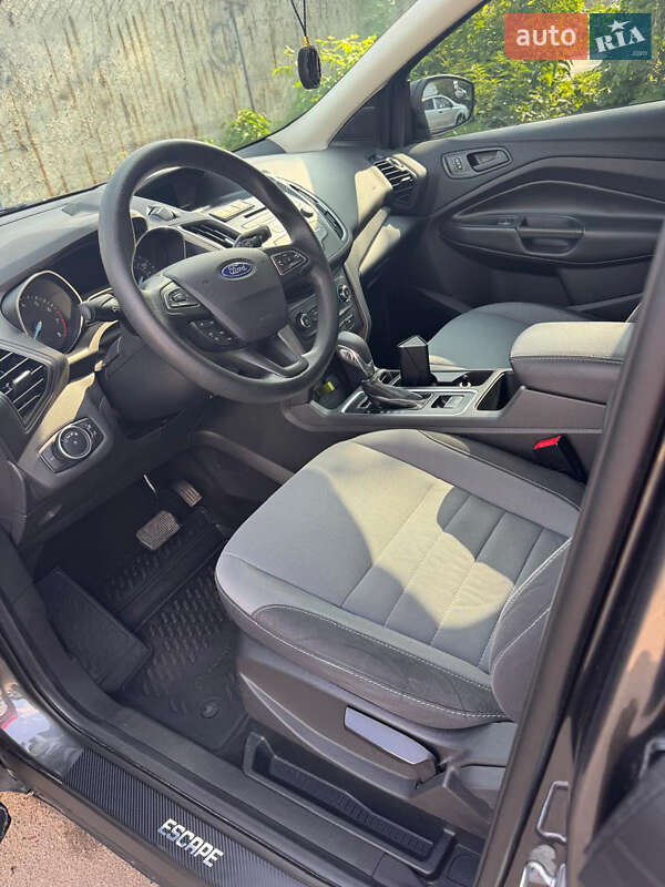 Внедорожник / Кроссовер Ford Escape 2018 в Чернигове