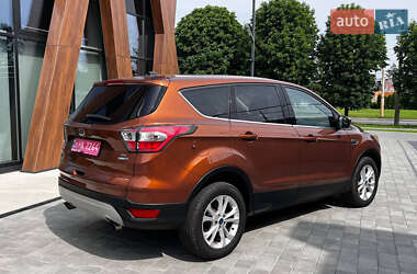 Внедорожник / Кроссовер Ford Escape 2016 в 