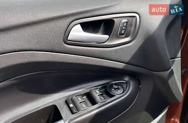 Внедорожник / Кроссовер Ford Escape 2016 в 