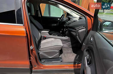 Внедорожник / Кроссовер Ford Escape 2016 в 