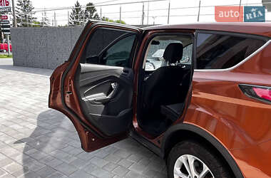 Внедорожник / Кроссовер Ford Escape 2016 в 