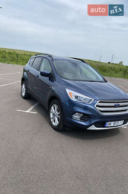 Внедорожник / Кроссовер Ford Escape 2018 в 