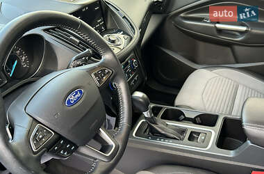 Внедорожник / Кроссовер Ford Escape 2017 в 