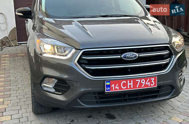Внедорожник / Кроссовер Ford Escape 2017 в 