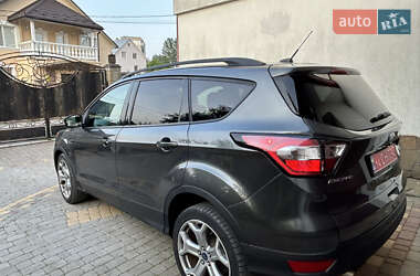 Внедорожник / Кроссовер Ford Escape 2017 в 