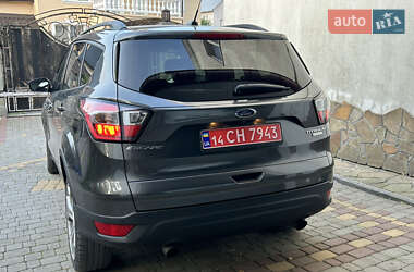 Внедорожник / Кроссовер Ford Escape 2017 в 