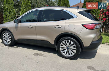 Внедорожник / Кроссовер Ford Escape 2020 в 