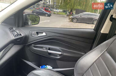 Внедорожник / Кроссовер Ford Escape 2014 в 