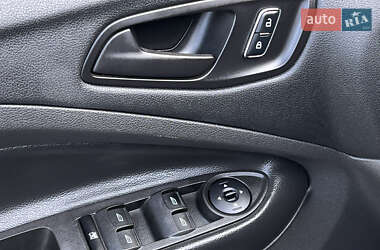 Позашляховик / Кросовер Ford Escape 2014 в 