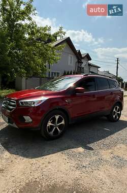 Внедорожник / Кроссовер Ford Escape 2018 в 