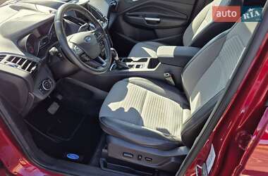 Внедорожник / Кроссовер Ford Escape 2016 в 