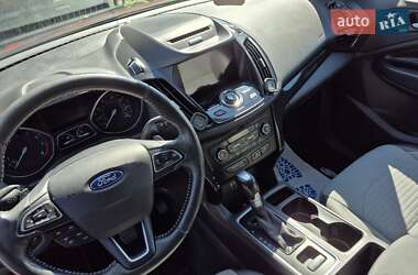 Внедорожник / Кроссовер Ford Escape 2016 в 