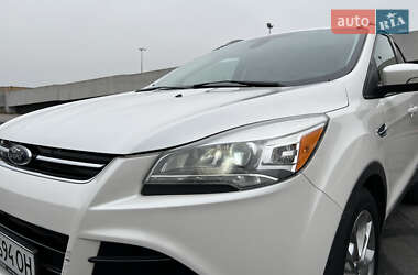 Позашляховик / Кросовер Ford Escape 2014 в 