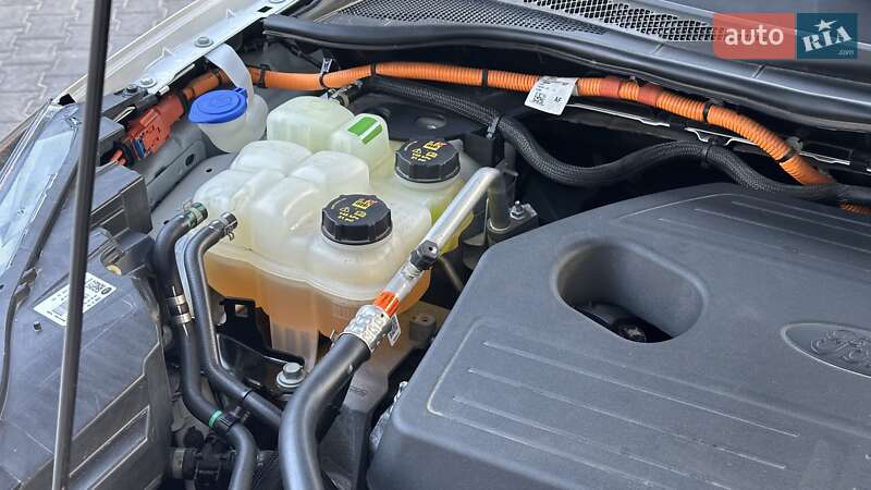 Внедорожник / Кроссовер Ford Escape 2020 в Вишневом