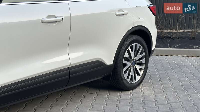 Внедорожник / Кроссовер Ford Escape 2020 в Вишневом