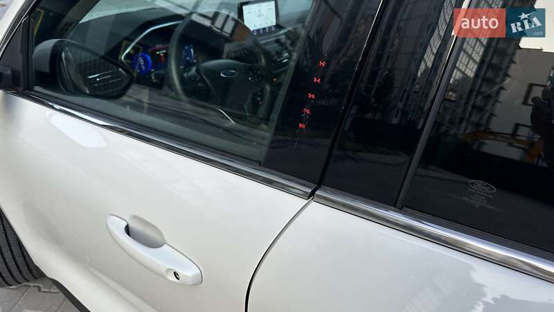 Внедорожник / Кроссовер Ford Escape 2020 в Вишневом