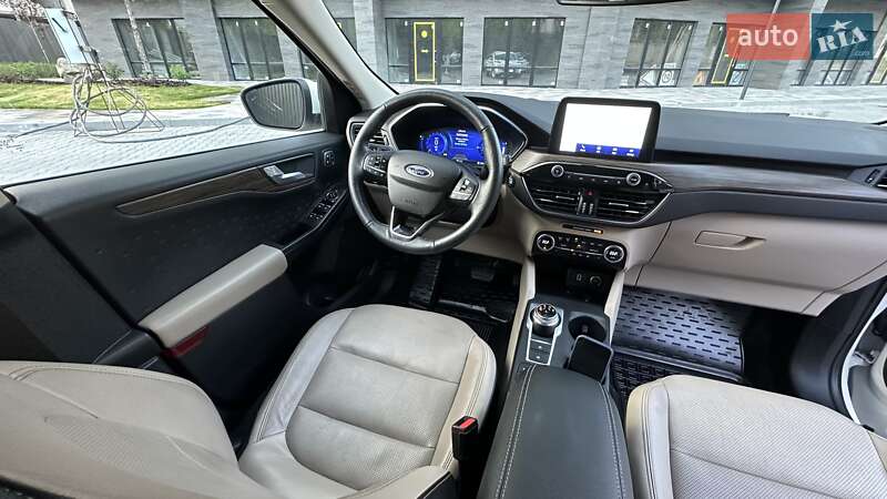 Внедорожник / Кроссовер Ford Escape 2020 в Вишневом