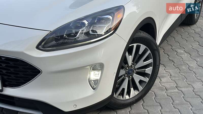 Внедорожник / Кроссовер Ford Escape 2020 в Вишневом