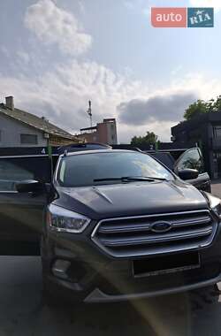 Внедорожник / Кроссовер Ford Escape 2018 в Черновцах