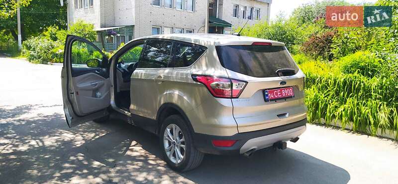 Внедорожник / Кроссовер Ford Escape 2017 в Ровно