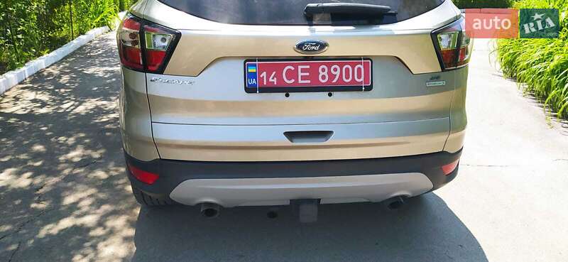 Внедорожник / Кроссовер Ford Escape 2017 в Ровно
