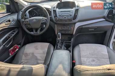Внедорожник / Кроссовер Ford Escape 2017 в 