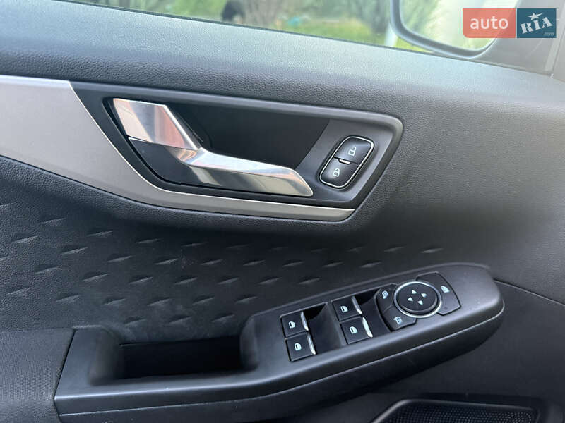 Внедорожник / Кроссовер Ford Escape 2019 в Виннице